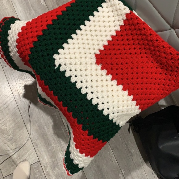 Handmade Crocheted Blanket 🪡🧶🧵 - Picture 4 of 7